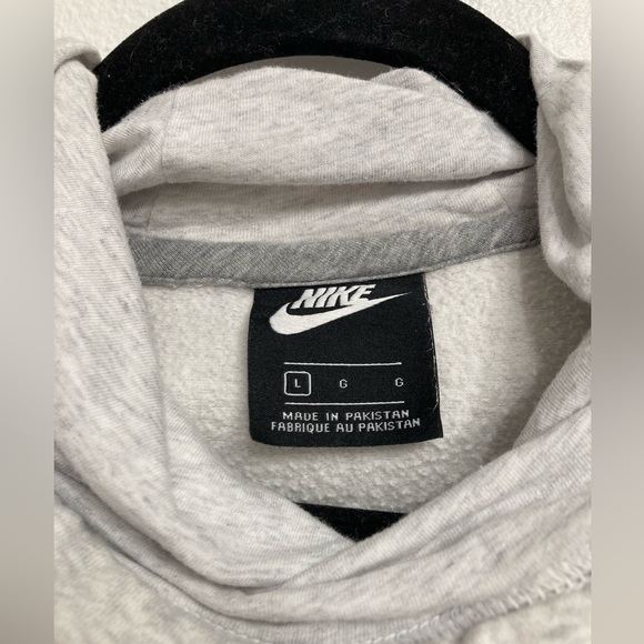 💙 ✨ Amazing deal!✨ Nike Women’s Cowl Neck sweatshirt in Gray - size L - Picture 4 of 5